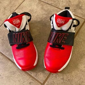 Boys Size 4 Nike Team Hustle 08, Black, White, Red